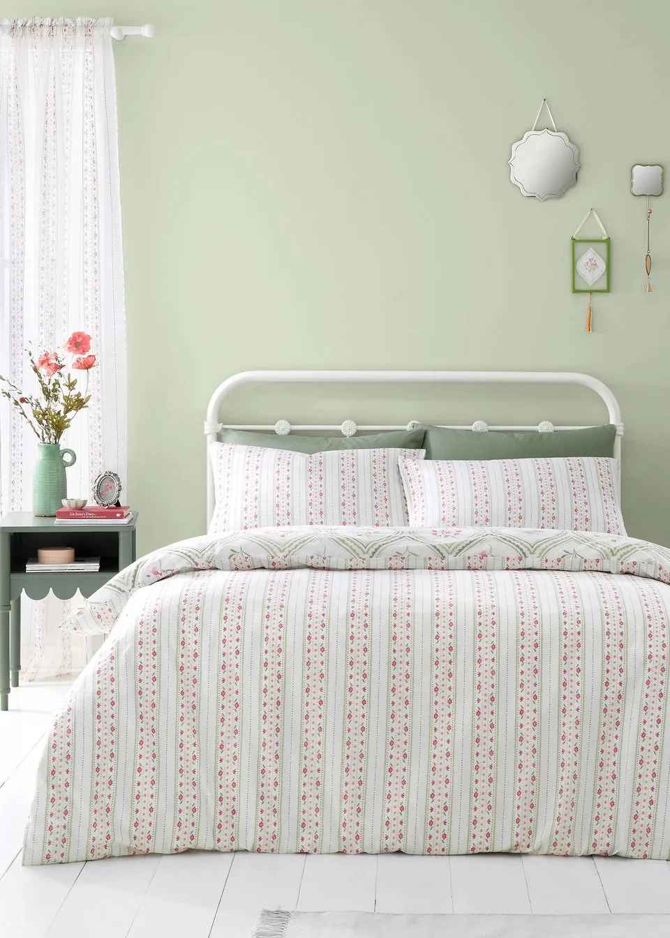 Catherine Lansfield Cameo Floral Reversible Duvet Cover Set