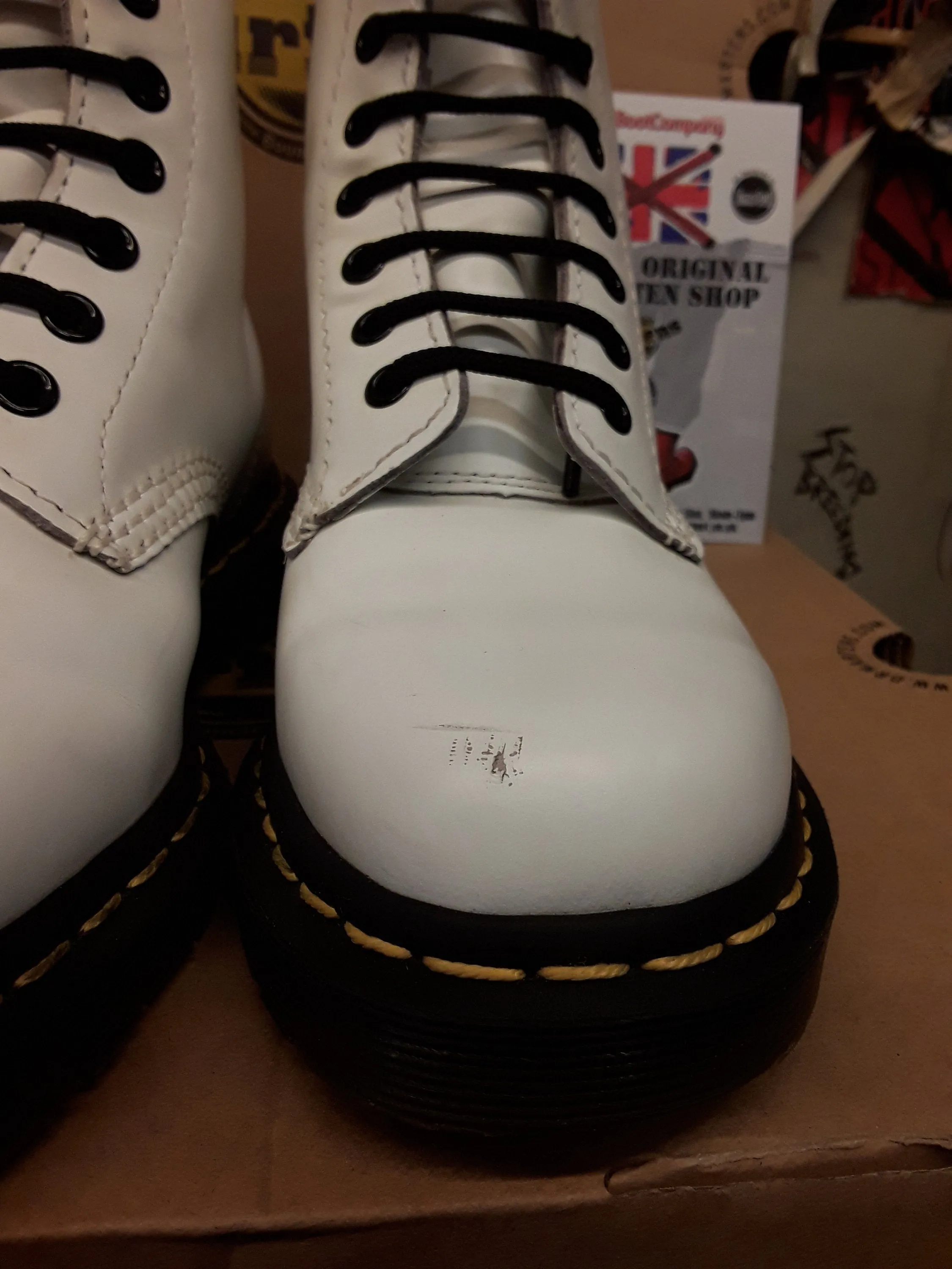 Dr Martens 10 hole white Smooth 1490z Size 4