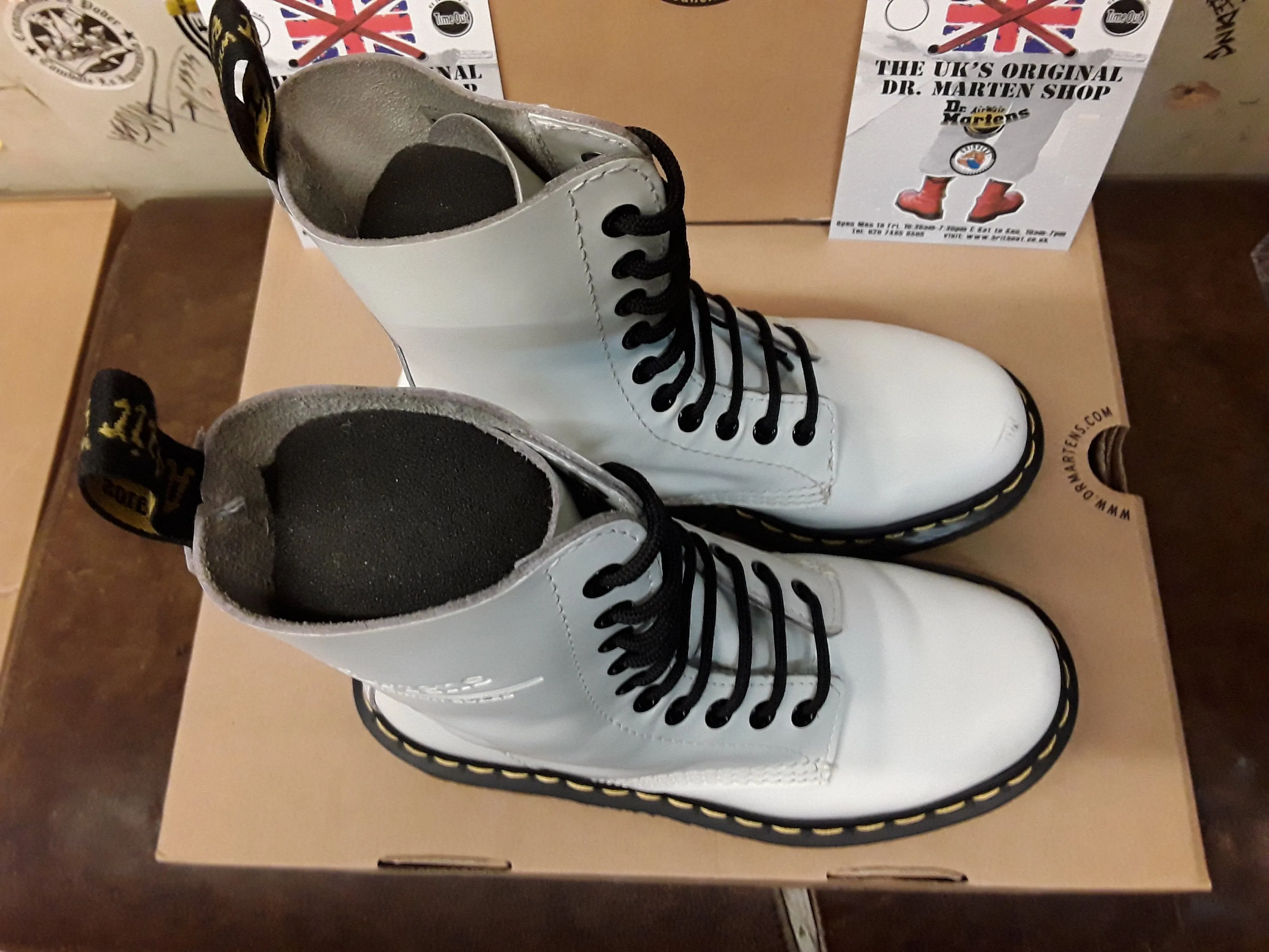 Dr Martens 10 hole white Smooth 1490z Size 4