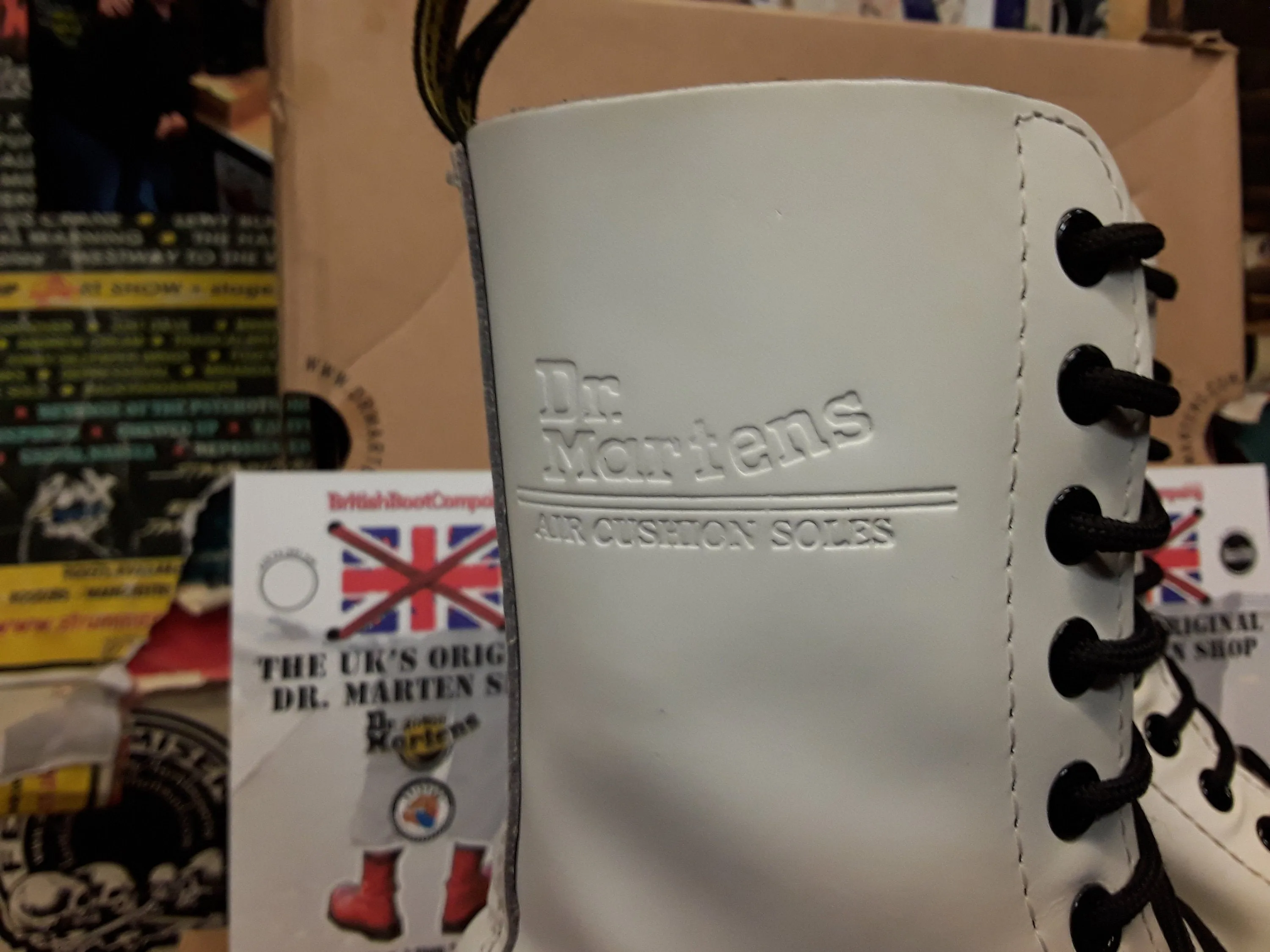 Dr Martens 10 hole white Smooth 1490z Size 4