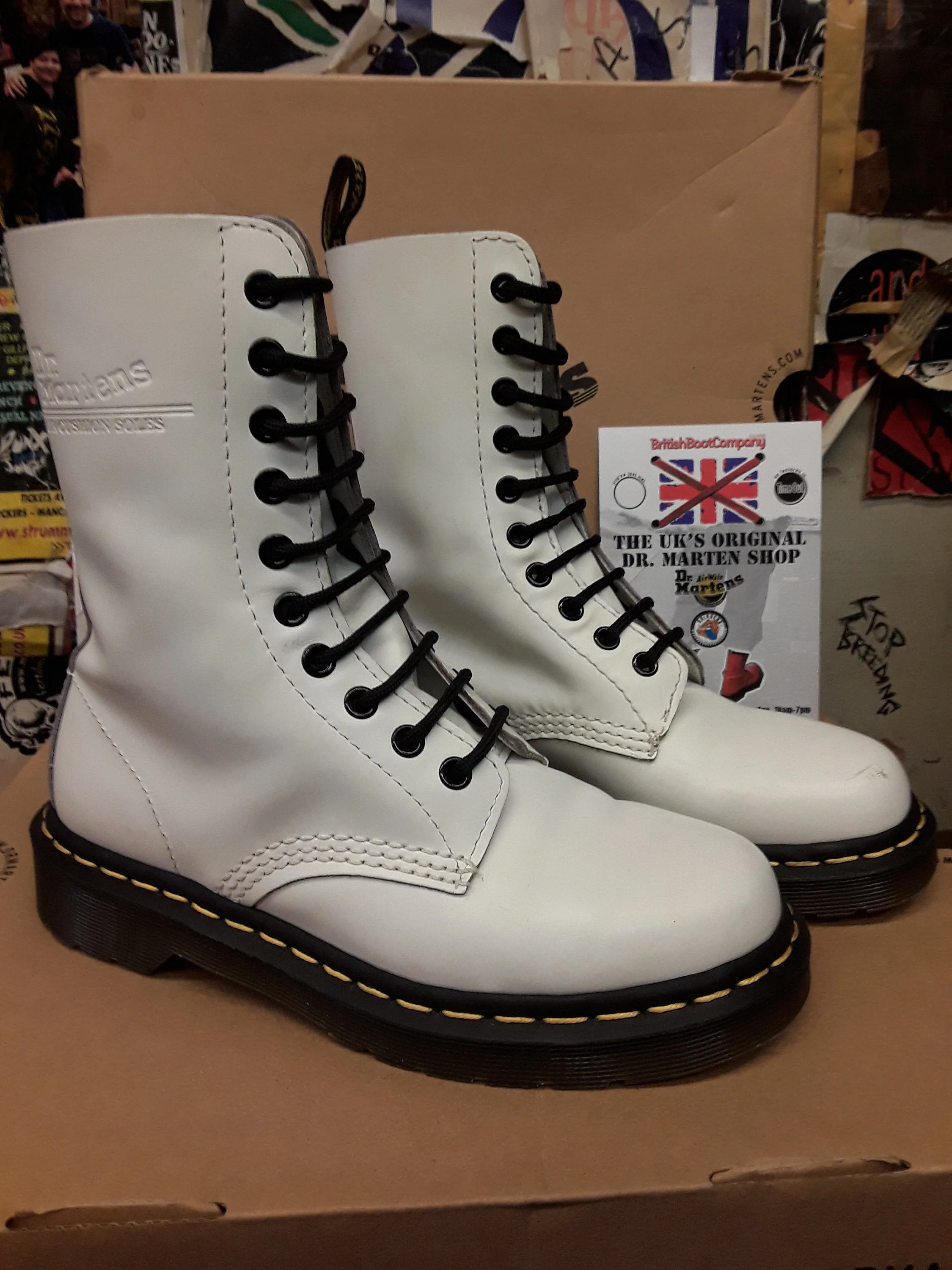 Dr Martens 10 hole white Smooth 1490z Size 4