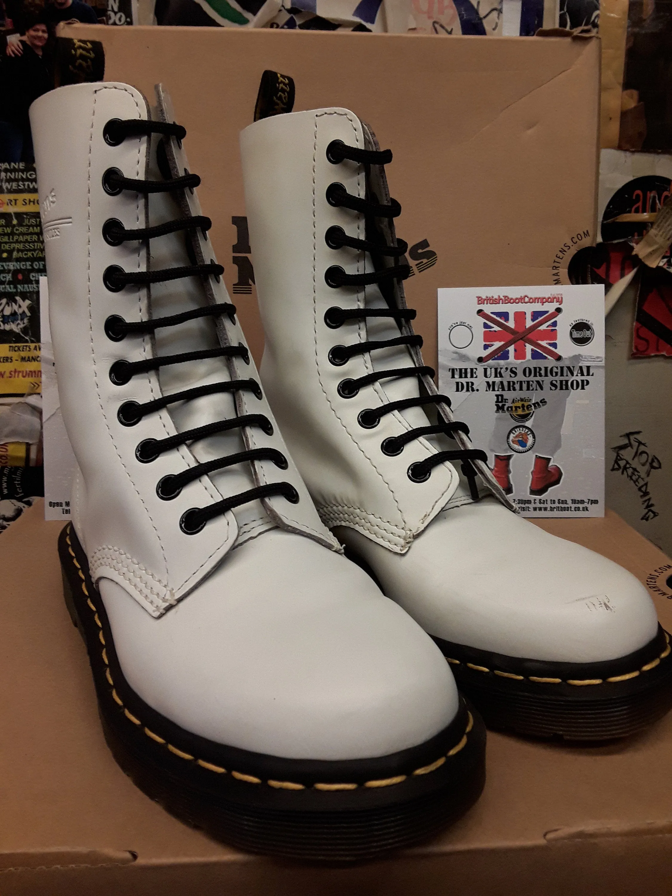 Dr Martens 10 hole white Smooth 1490z Size 4