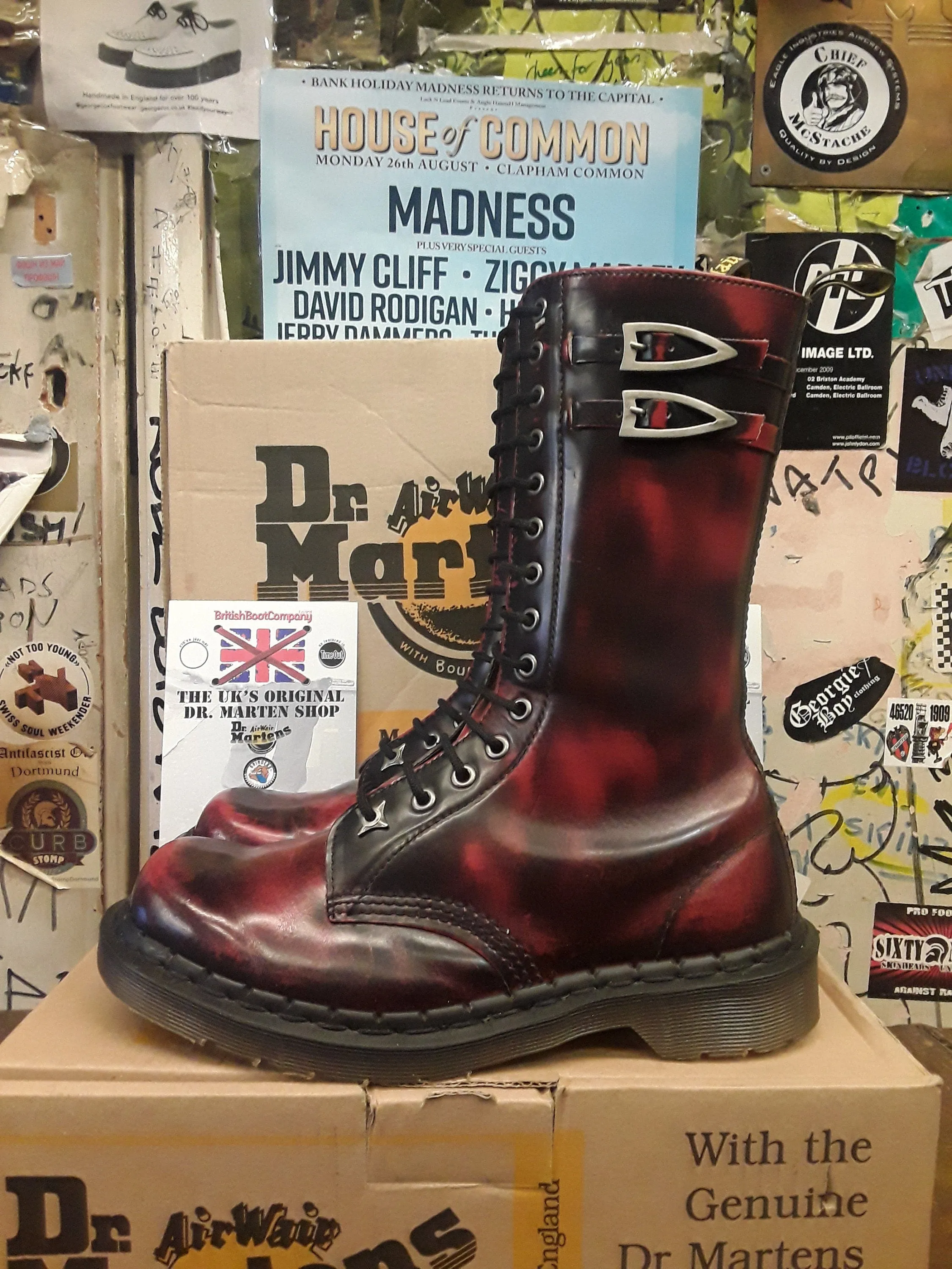 Dr Martens Burgundy Rub Off 14 Hole Notched Welt Size 6