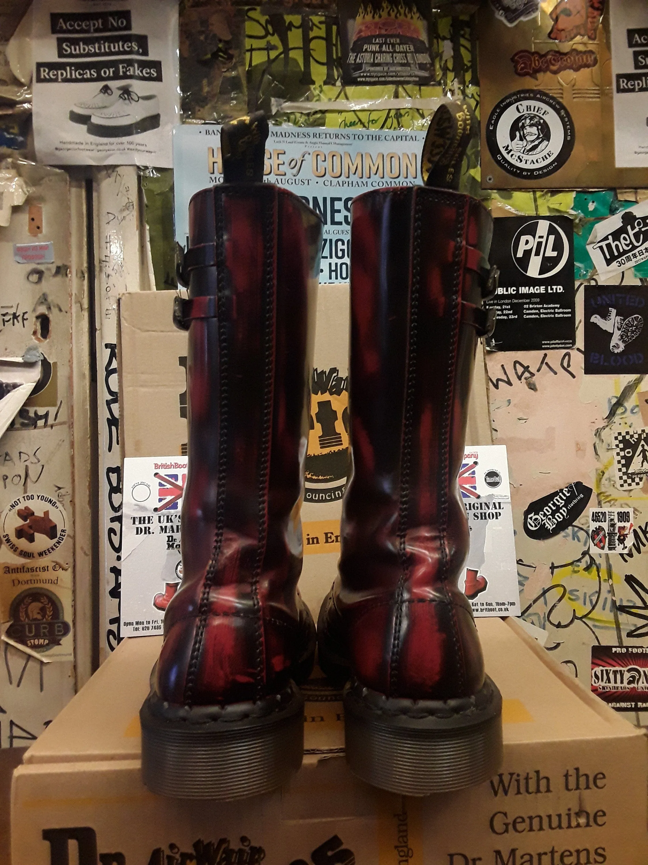 Dr Martens Burgundy Rub Off 14 Hole Notched Welt Size 6