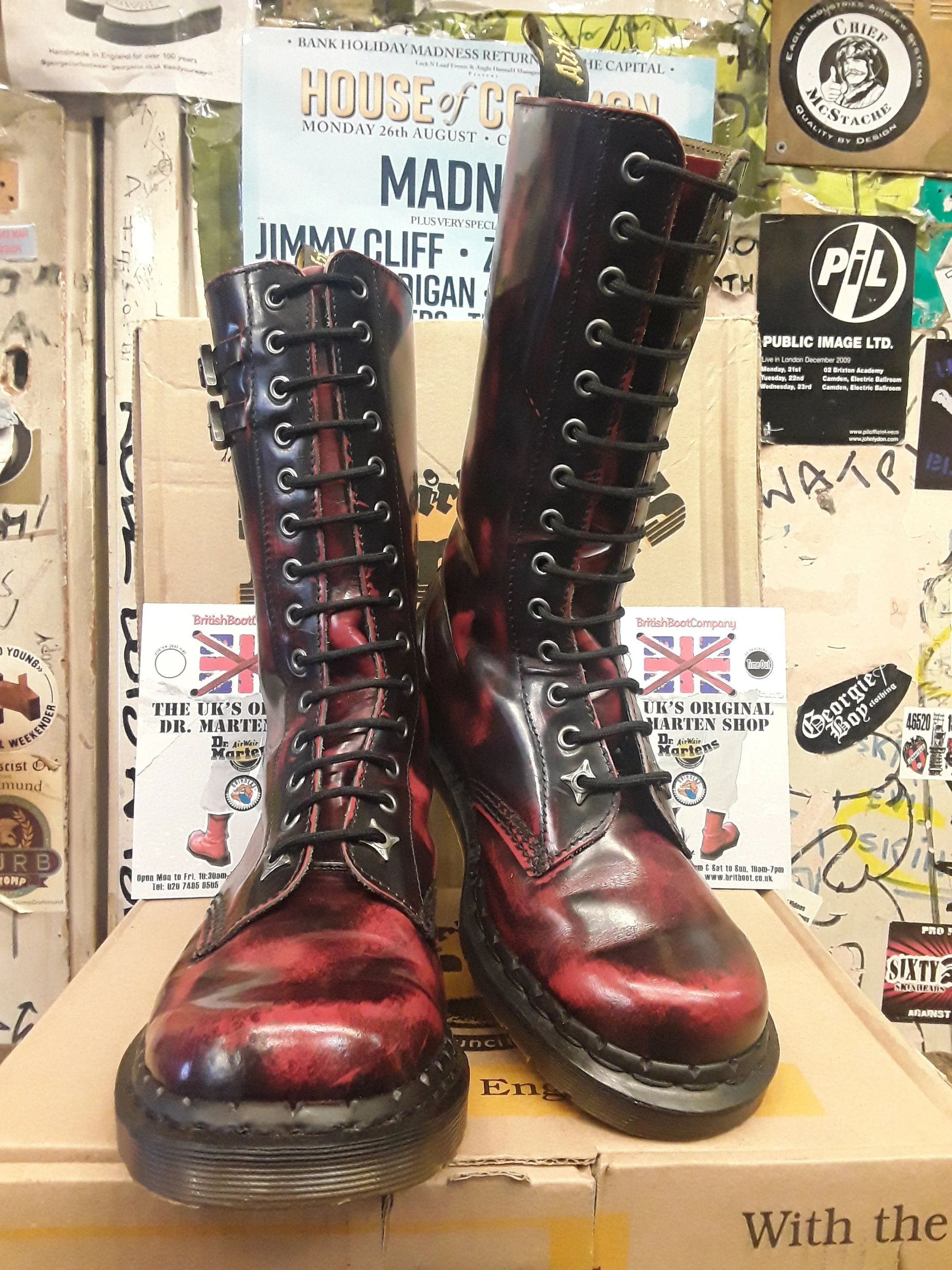 Dr Martens Burgundy Rub Off 14 Hole Notched Welt Size 6