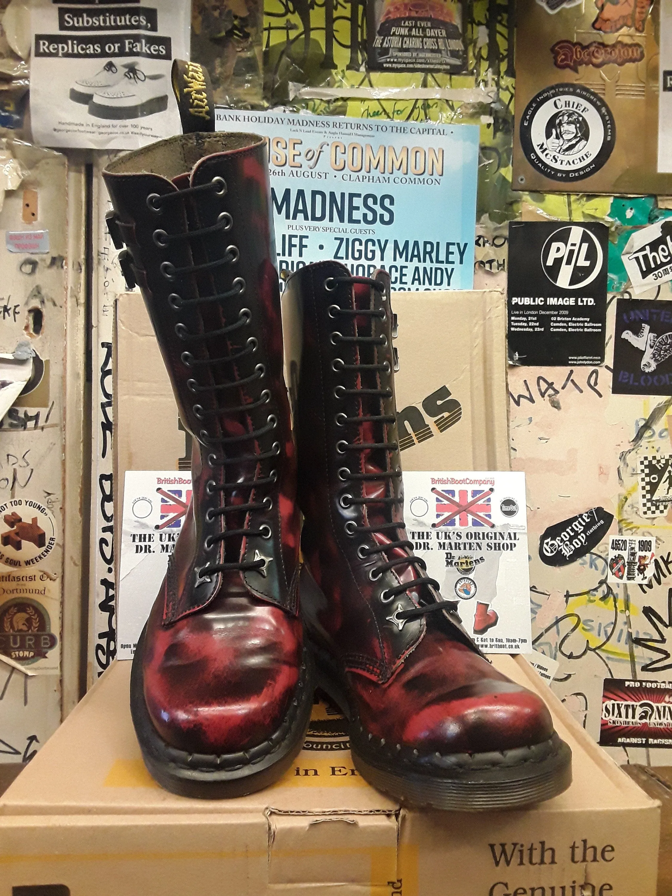 Dr Martens Burgundy Rub Off 14 Hole Notched Welt Size 6