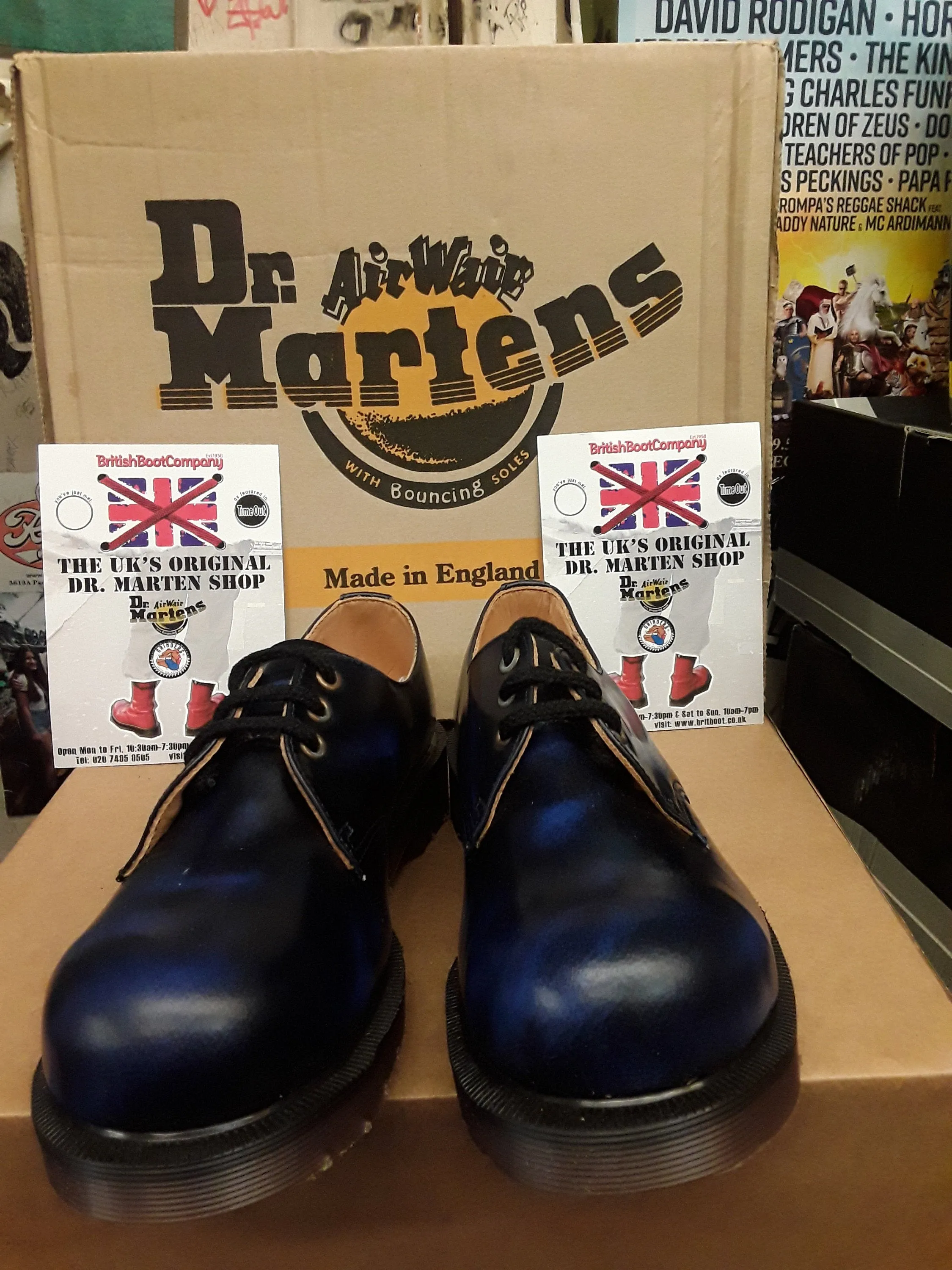 Dr Martens vintage Navy Rub off 3 hole steel toe size 4. Made in England