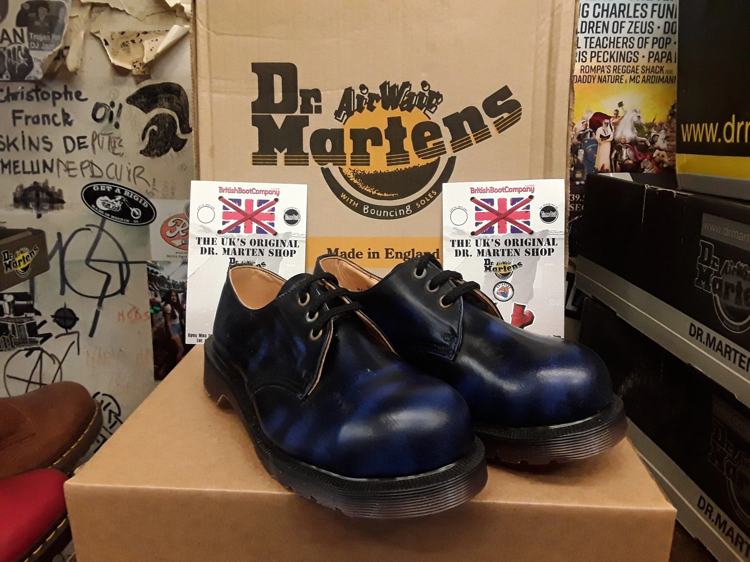 Dr Martens vintage Navy Rub off 3 hole steel toe size 4. Made in England