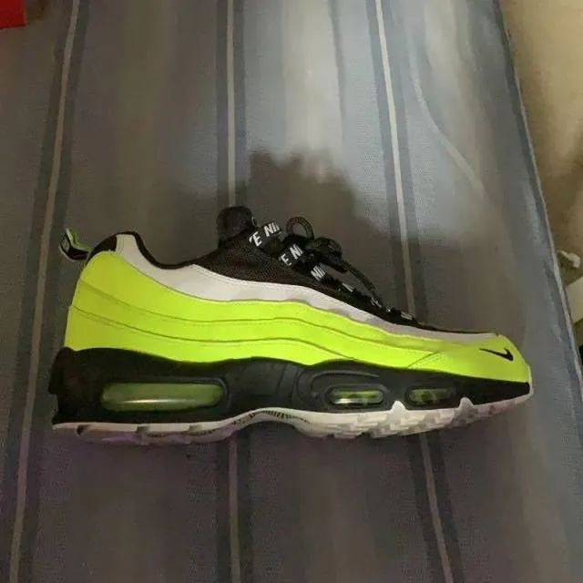 Nike Air Max 95 Volt Glow