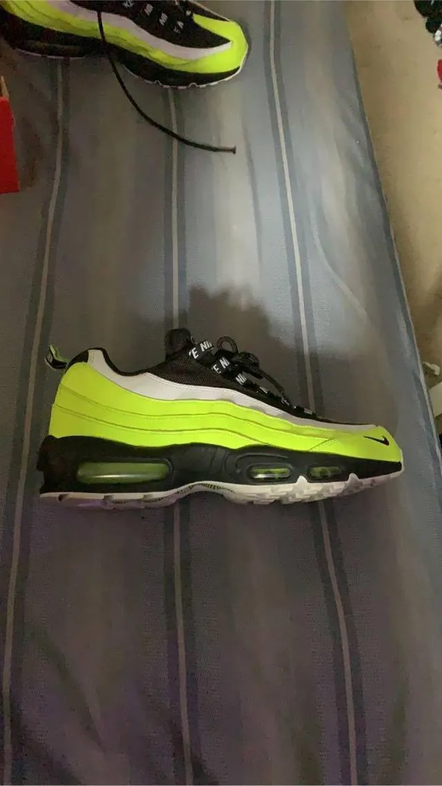 Nike Air Max 95 Volt Glow