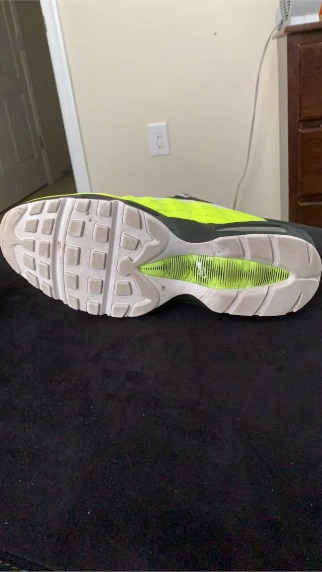 Nike Air Max 95 Volt Glow