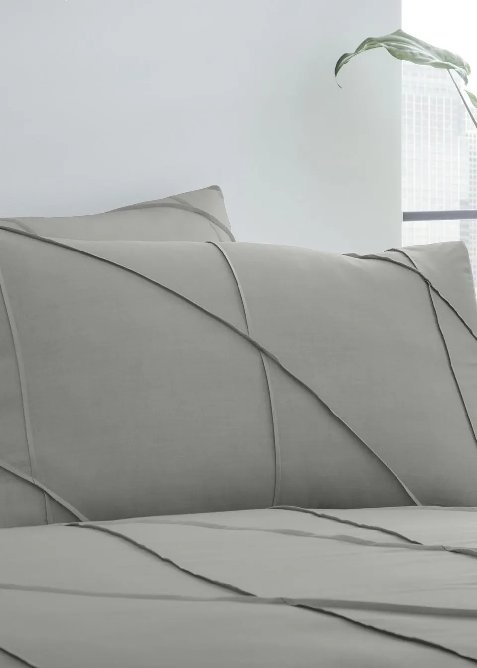 Serene Dart Grey Duvet Cover Set