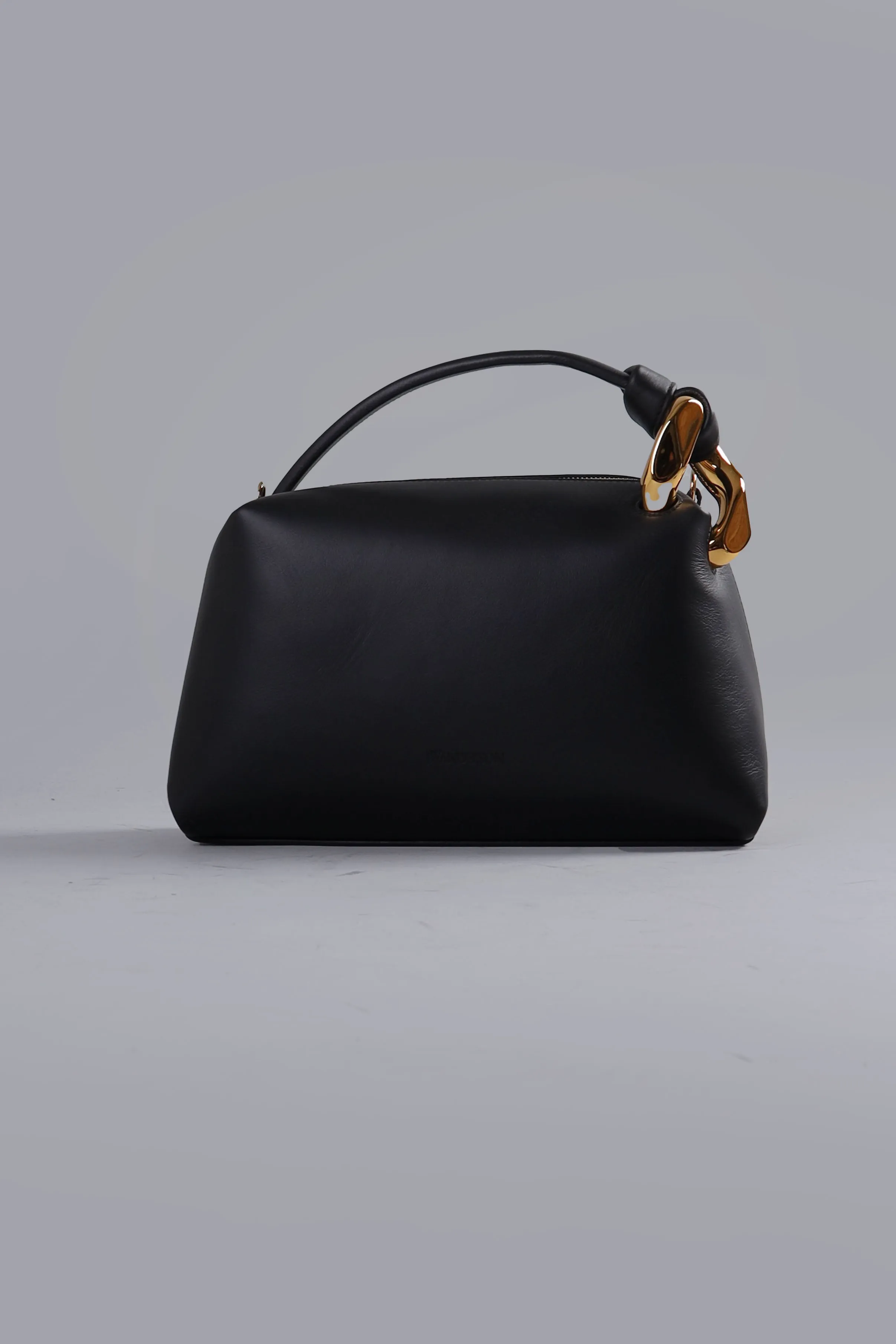 The Jwa Corner Bag Black