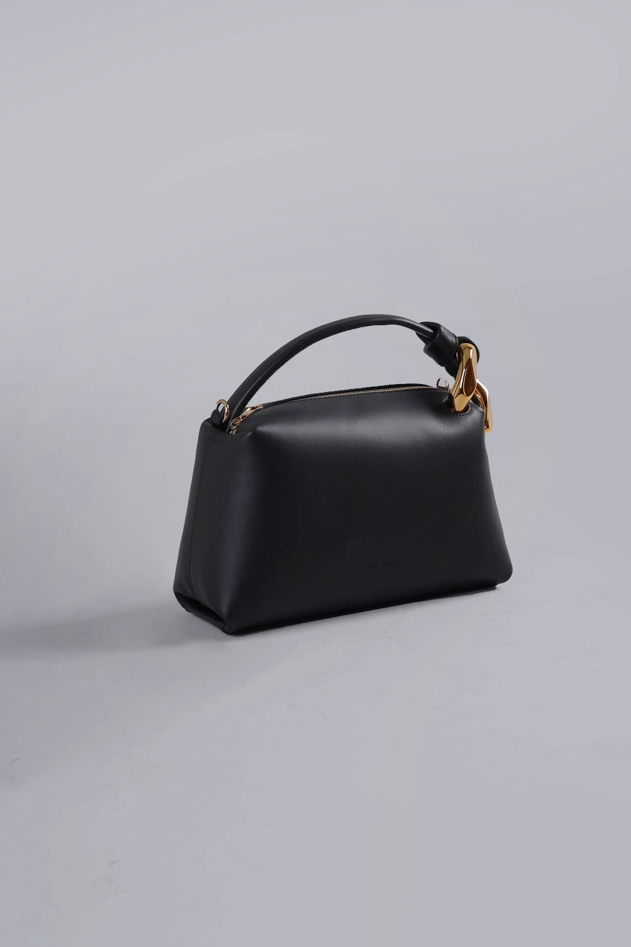 The Jwa Corner Bag Black