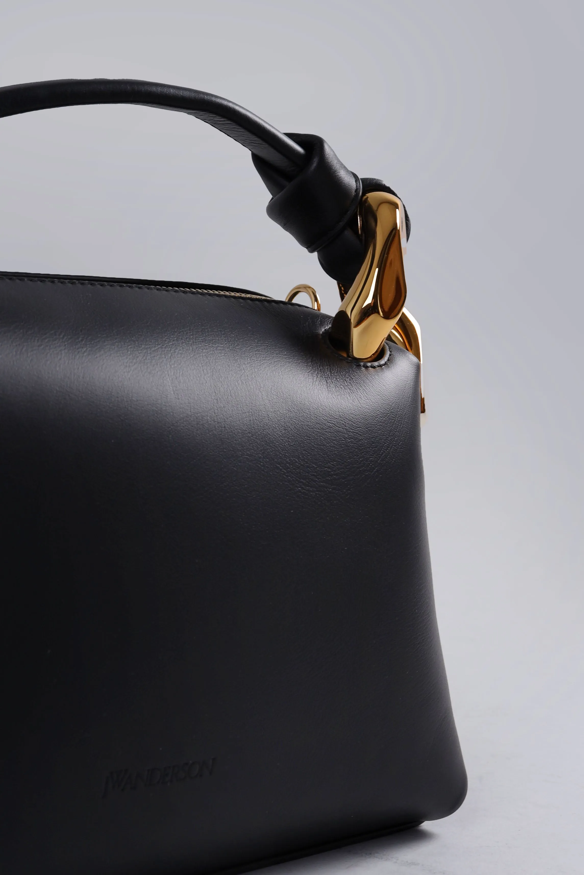 The Jwa Corner Bag Black